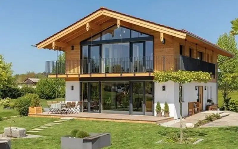 Mẫu nhà gỗ 2 tầng đẹp kết hợp ban công thư giản