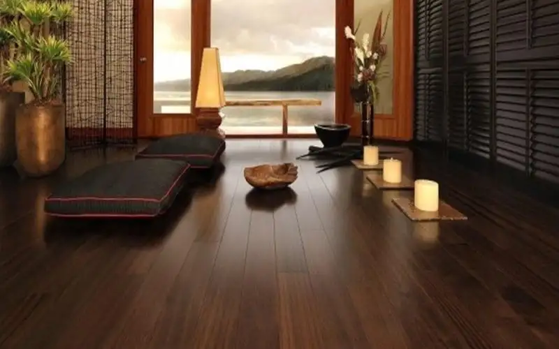  Sử dụng nước lau sàn gỗ công nghiệp phù hợp giúp tăng tuổi thọ sàn gỗ