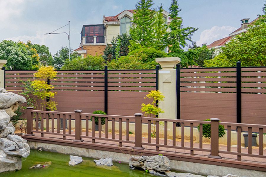 Hàng Rào Gỗ Nhựa Composite: Giải Pháp Hiện Đại Cho Không Gian Ngoại Thất
