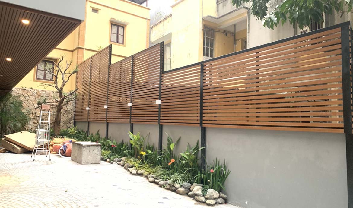 Một Số Mẫu Hàng Rào Gỗ Nhựa Composite Đẹp Nhất 2025