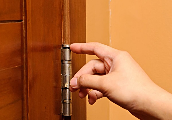 Dấu hiệu nhận biết cửa gỗ bị xệ