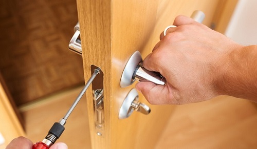 Cách khắc phục tình trạng cánh cửa gỗ bị xệ