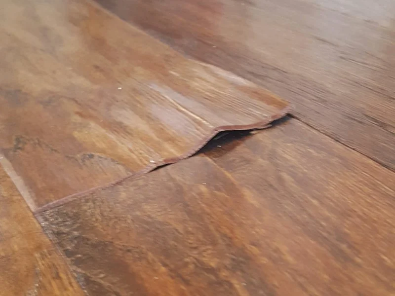 sàn vinyl bị cong vênh