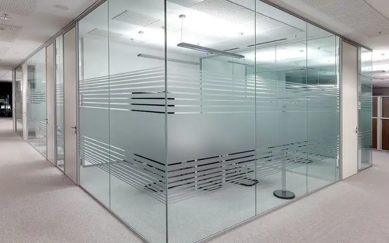 Vách Ngăn Kính Cường Lực